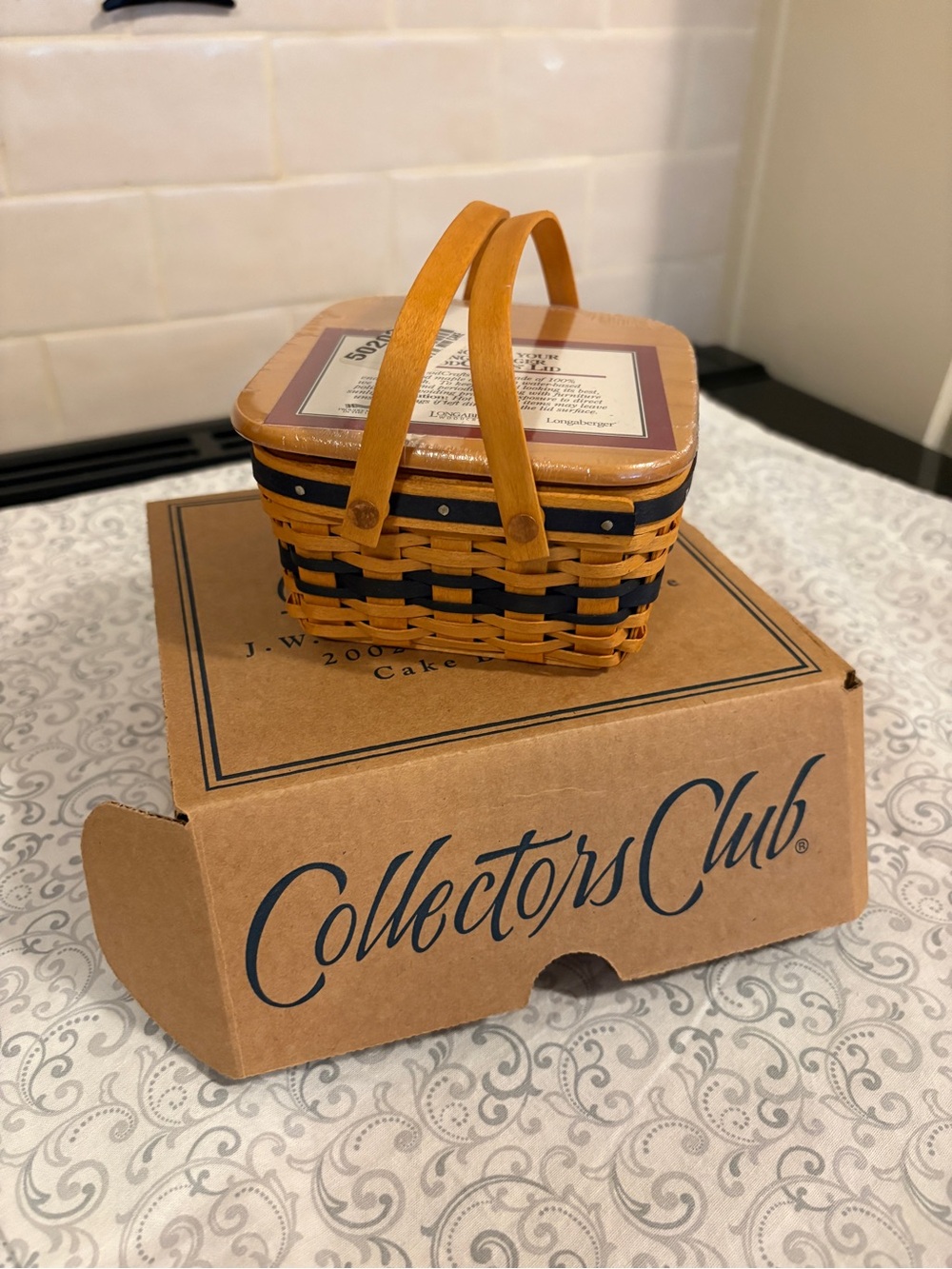 2002-2003 Longenburger Collectors Club JW Miniature Cake Basket - Picture 2 of 10